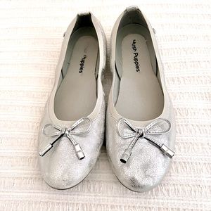 Hush Puppies. Josie Flats. Size 4.5W. Silver
